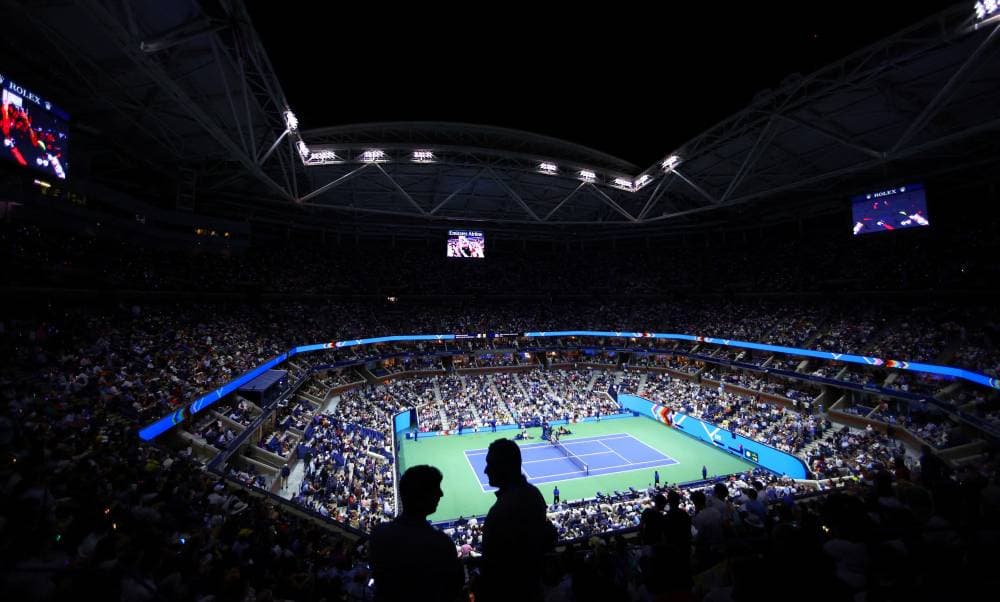 ينتظر أن تنمو قاعدة المهتمين بالرياضات العالمية 25 % . رويترز