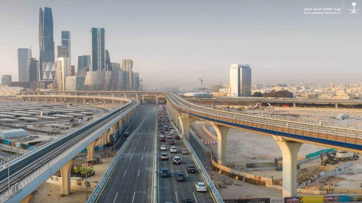 افتتاح جسر طريق الثمامة في الرياض بطول 400 متر