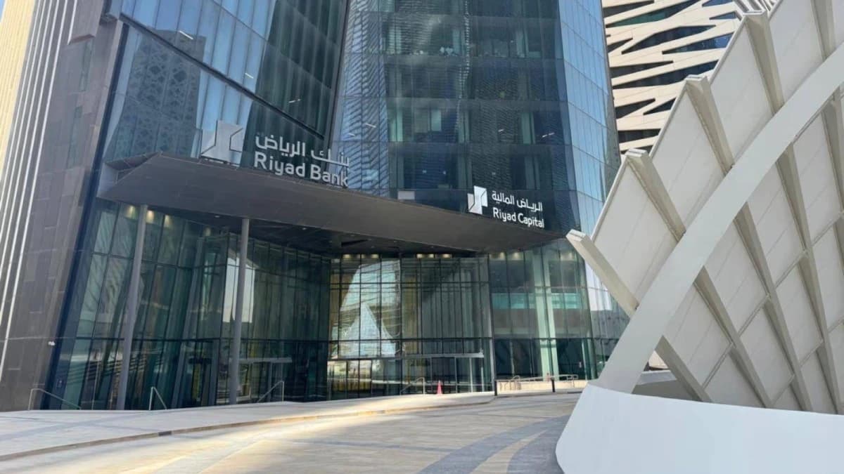 أرباح "بنك الرياض" الفصلية تنمو 7% بدعم صافي دخل 4 بنود