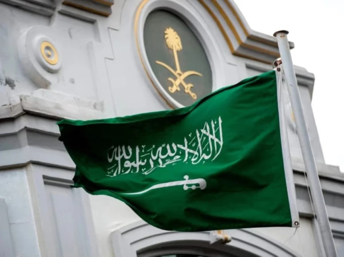 وزارة الخارجية السعودية: زيارة وزير الدفاع وممثلو دول اتفاقية مكة إلى طهران لخفض التصعيد بين أطراف الأزمة