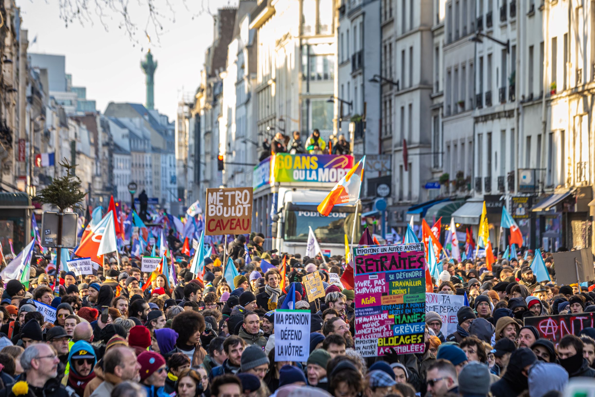 Демонстрация во франции. Демонстрации во Франции. Протесты во Франции. Массовые протесты во Франции. Протесты во Франции фото.