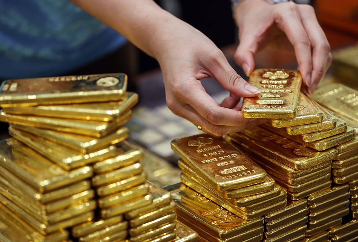 Gold Prices Fall Amid Escalating Israel-Hamas Conflict: Updates and Analysis