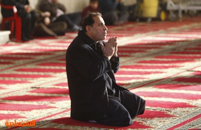 رجل يدعو الله بعد أن أدى صلاة عيد الأضحى في مسجد الفردوس في بغداد الألمانية صحيفة الاقتصادية
