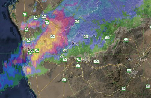 جدة تغرق في 22 مليمتر.. وأمير مكة يباشر عمله في مركز الأزمات