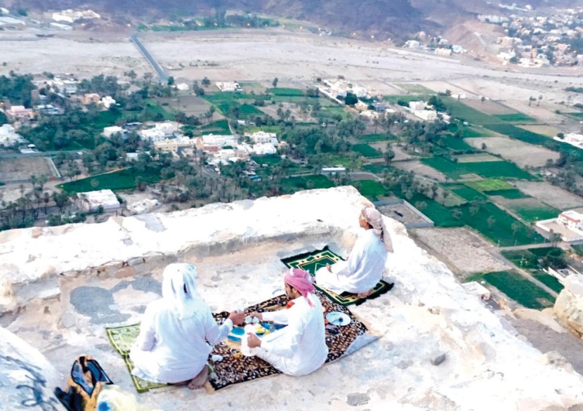 على ضفاف وادي نجران .. إفطار بنكهة  «الوفد» و«الرقش»