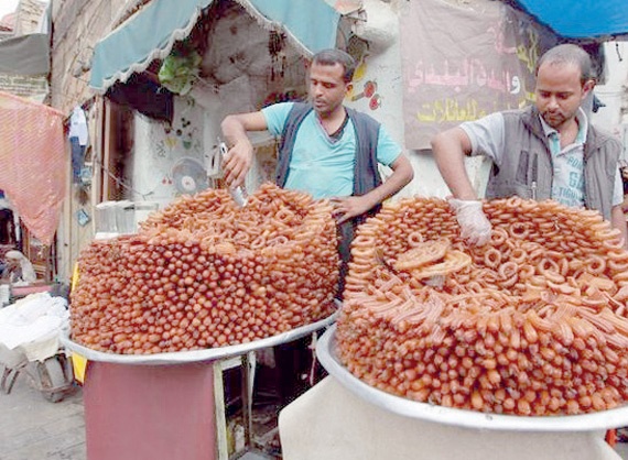 رمضان في «اليمن السعيد».. بهجة فشلت صواريخ الحوثي في كسرها