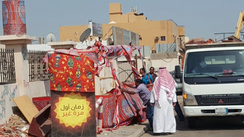 أمانة جدة تزيل 114 عربة وبسطات عشوائية مخالفة بعدة مواقع