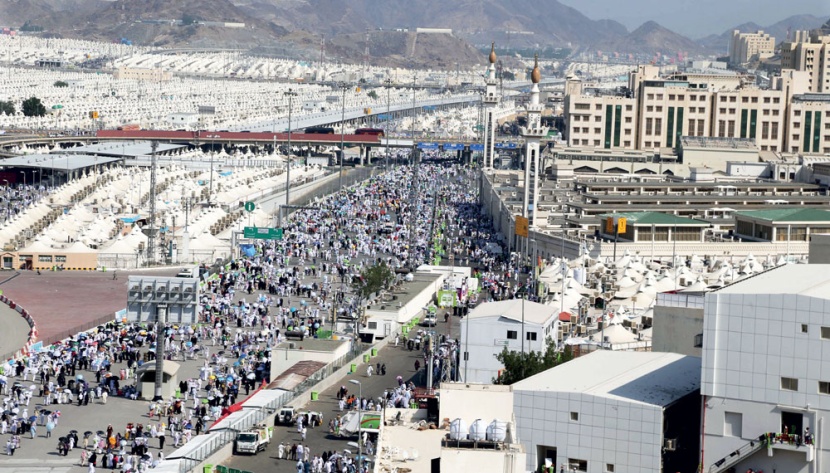 مشعر منى.. وجوه تفيض بالرضا ودعوات تملأ السماء