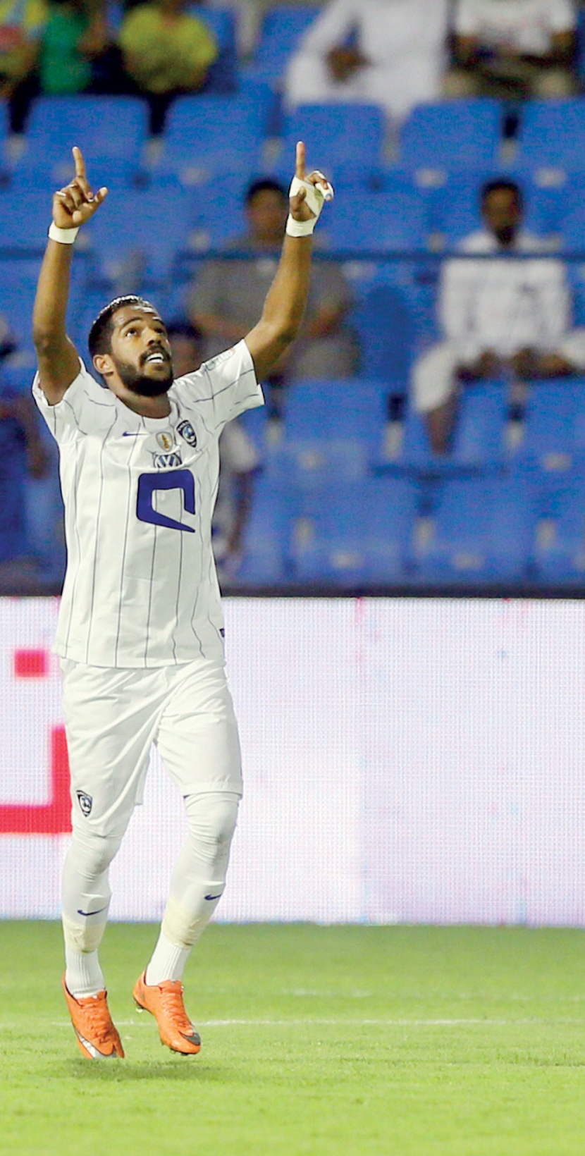 الهلال .. «قمر 15»