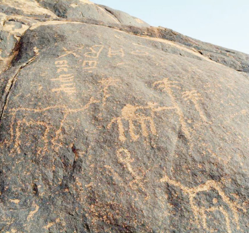 «جبل سواج» .. أسماء عديدة ورسومات ثمودية مبهرة