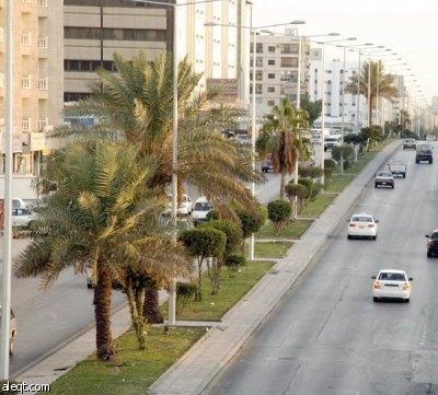 "شارع الضباب".. الغبار والأتربة منحاه اسماً جميلاً