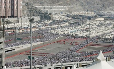 خالد الفيصل: البناء على سفوح الجبال الحل الوحيد لرفع طاقة مِنى الاستيعابية