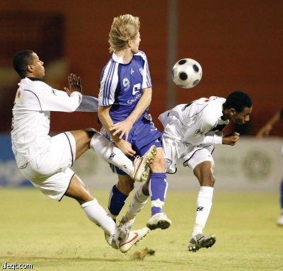 الاتحاد يتمخطر بالصدارة والشباب يستأسد على الهلال