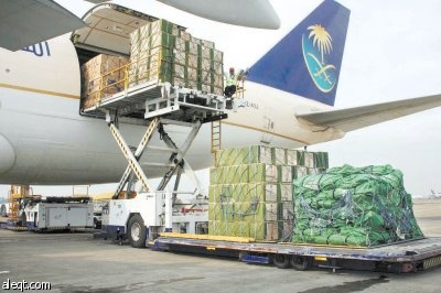 وصول 70 طنا من مساعدات الإغاثة السعودية لإندونيسيا