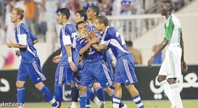 الهلال يبعثر الأهلي ويتصدر .. والفتح يجندل الشباب ويقفز رابعا