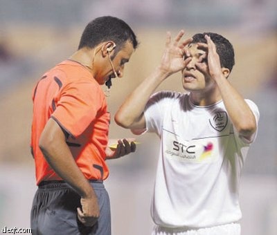 الهلال يبعثر الأهلي ويتصدر .. والفتح يجندل الشباب ويقفز رابعا