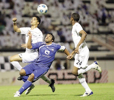 الهلال يتمسك بصدارة «فيصل» بتعادل الشباب