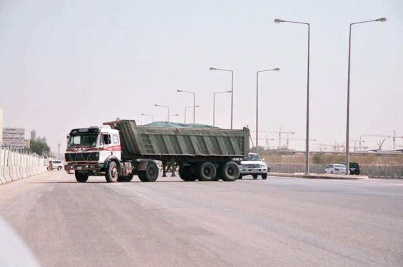 خلف الأبواب عند جامعة الملك سعود