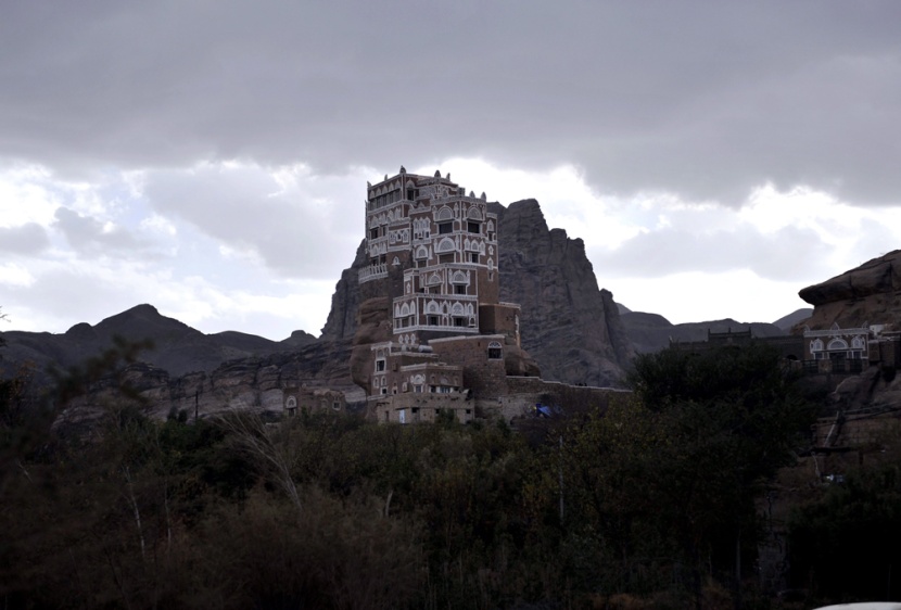 دار الحجر.. من عجائب العمارة اليمنية