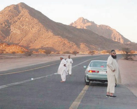 ظاهرة جيولوجية تثير جدلا في المدينة.. ومكانها يتحول إلى مزار سياحي