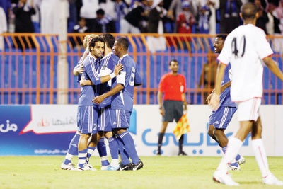 الهلال على بعد نقطتين .. يا «زين» وين رايح وين