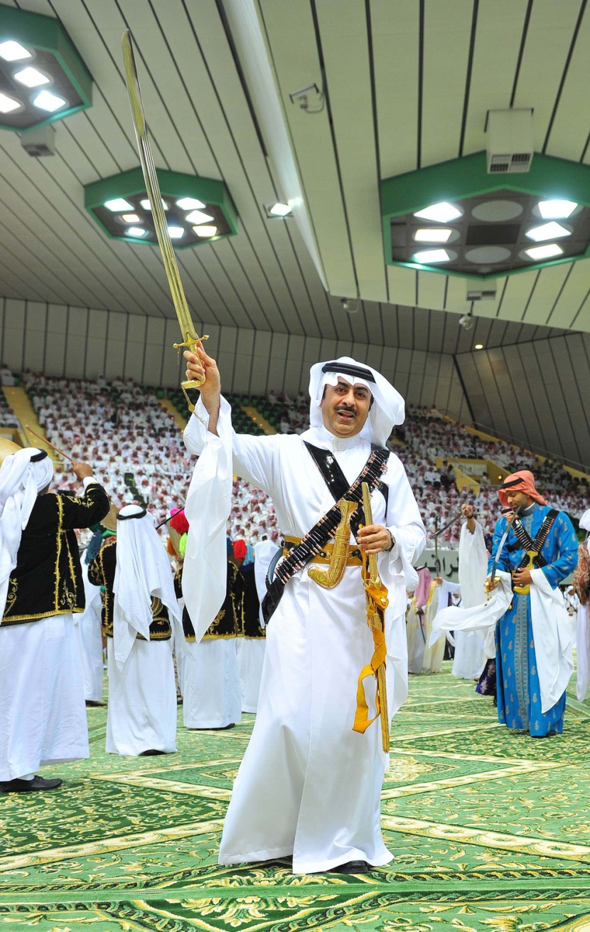 رعى خادم الحرمين الشريفين الملك عبدالله بن عبدالعزيز مساء أمس حفل العرضة السعودية الذي أقامة الحرس الوطني ضمن نشاطات المهرجان ال