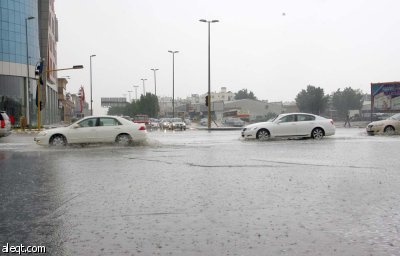 أمطار جدة.. استئناف الرحلات في المطار والأمانة تضاعف جهودها  لإزالة تجمعات الأمطار