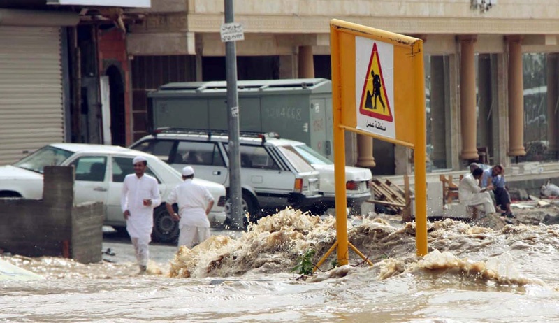 أمطار جدة.. أمين المحافظة يواصل جولاته الميدانية.. والسياحة تحذر من رفع أسعار الوحدات السكنية