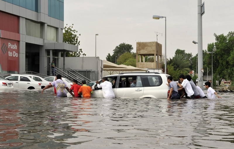 أمطار جدة.. أمين المحافظة يواصل جولاته الميدانية.. والسياحة تحذر من رفع أسعار الوحدات السكنية