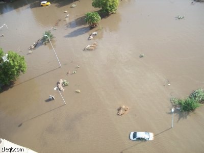 استنفار في جدة لإنقاذ سكان عمائر واقعة في نطاق نفق الملك عبدالله