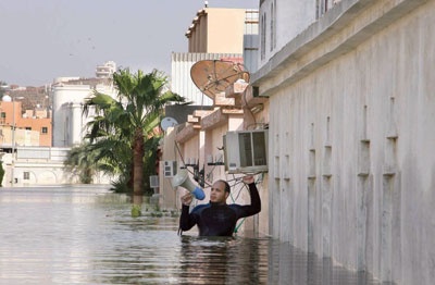 طالبات جامعة الملك عبد العزيز: التأجيل ليوم واحد لا يكفي