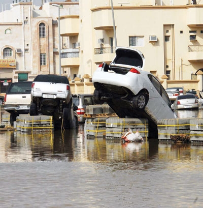 الدفاع المدني: إنقاذ 497 محتجزا في الأحياء المتضررة