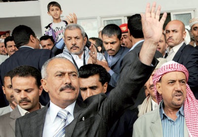 صالح يصف خصومه بـ «الخارجين» .. وحل خليجي توافقي للأزمة اليمنية