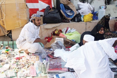 مكة المكرّمة متعثرة صناعياً .. الحجاج يشترون الهدايا المستوردة