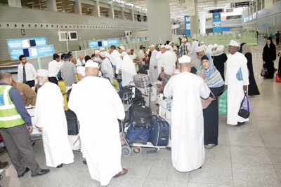 رفع تقارير يومية لولي العهد عن مغادرة الحجاج جواً