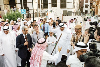 سلطان بن سلمان يكشف عن تبني الملك ترميم أول مسجدين تاريخيين في جدة