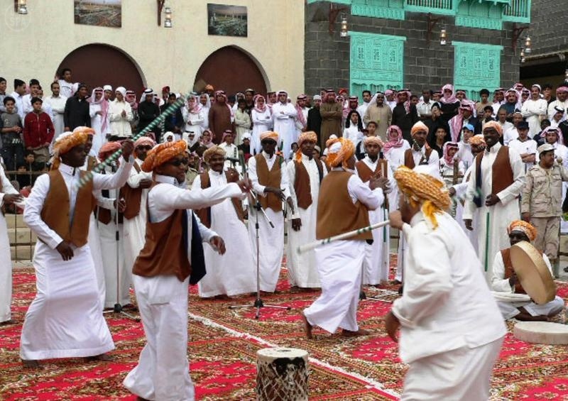 أجواء عيد الفطر المبارك في جدة تنشر الوجوه المبتسمة في كل مكان