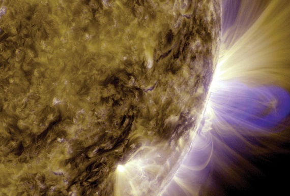 صورة بثتها وكالة الفضاء الأمريكية «ناسا» تبين حلقات مغناطيسية تبعثها الشمس