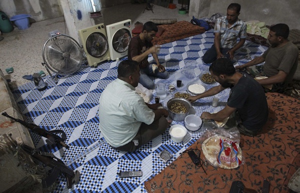 قصة مصورة: المسلمون في رمضان