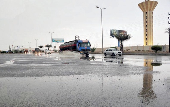 جازان ترتوي بالمطر .. والغبار يعود إلى الشرقية والوسطى