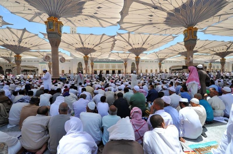 أكثر من نصف مليون مصل في الجمعة الأخيرة من رمضان في المسجد النبوي