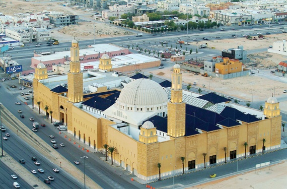 جامع الراجحي.. أعمال برٍّ تغطي أحياء الرياض