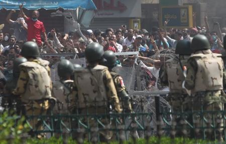 قصة مصورة: ماذا يحدث في مصر ؟