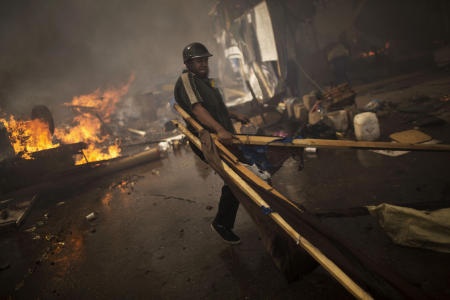 قصة مصورة: ماذا يحدث في مصر ؟