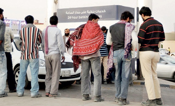 الضريبة على حوالات الأجانب ليست حلا جذريا .. والأجدى التوطين وتشجيع الاستثمار