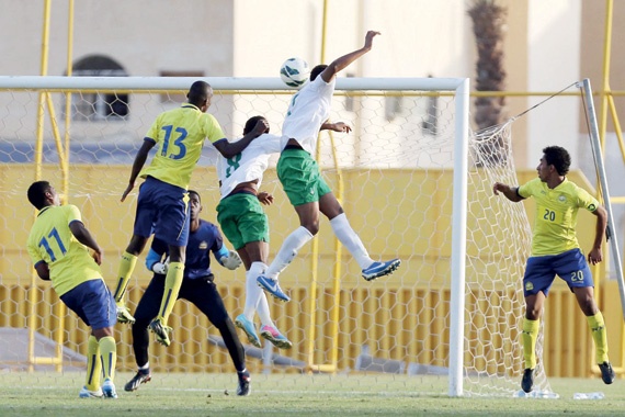 تعادل الأهلي والنصر .. فانفرد الهلال