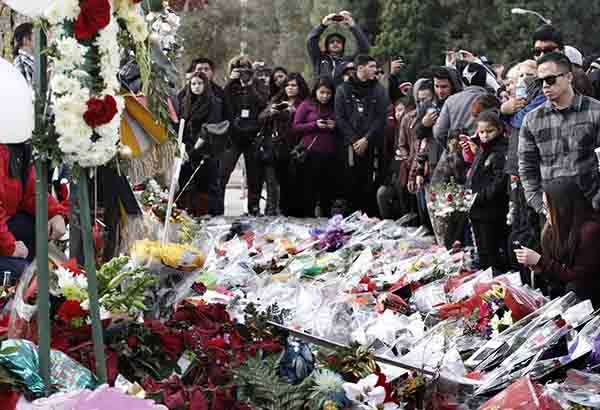 قصة مصورة: الآلاف يشاركون في تأبين نجم هوليوود بول ووكر