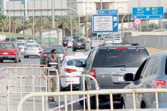 رجل المرور الواحد يمنح 40 مخالفة يوميا في الرياض