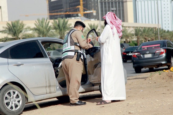 رجل المرور الواحد يمنح 40 مخالفة يوميا في الرياض