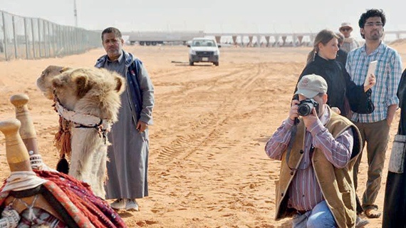 سياح أوروبيون في «أم رقيبة»